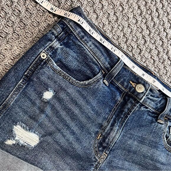 Old Navy boyfriend, mid rise, jean shorts, size 2 - Picture 9 of 11